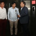 Jaime Estrada (centro) y Francisco Egas (derecha) están en una pugna por la presidencia de la Federación Ecuatoriana de Fútbol.