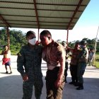 En Morona Santiago, en la comunidad de Huamboya, dos policías fueron agredidos cuando asistían a una llamada de auxilio.