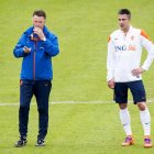 El seleccionador holandés Louis van Gaal (i) y Robin van Persie en su etapa activa. Juntos coincidieron en la selección holandesa en el Mundial 2014.