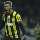 Xisco Jiménez, atacante ibérico del cuadro aurinegro, despierta interés en las filas eléctricas.