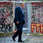 Debido a la intensidad de las protestas, la Casa Blanca quedó a oscuras y el mandatario fue alojado en el búnker.