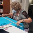 Grandes y pequeñas industrias elaboran mascarillas reusables