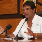 El prefecto Morales en la reciente sesión de Consejo en la que recibió apoyo de varios alcaldes de la provincia.