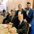 Matrimonio. Daniel Mendoza posa con sus invitados de lujo.