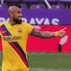 Arturo Vidal celebra el gol de la victoria ante el Valladolid en la Liga española.