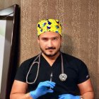 El doctor ha operado a varias famosas, entre ellas Paola Farías y Mirely Barzola.