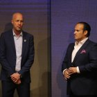 Jordi Cruyff (i) fue presentado el 13 de enero como seleccionador de Ecuador. Ahora la FEF dirigida por Francisco Egas busca la salida del entrenador europeo.