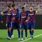 El equipo culé consiguió cuidar su ventaja y clasificó de la mano de un Messi brillante (d).