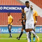 Rodrigo Aguirre festeje el gol de la victoria de Liga de Quito sobre Universidad Católica.