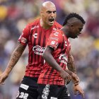 Ariel Nahuelpán (i) y Miller Bolaños protagonizaron un acto de indisciplina en el Xolos de Tijuana.