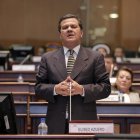 El legislador Eliseo Azuero tiene orden de prisión preventiva. La Policía aún no logra dar con su ubicación.