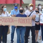 Parientes de Roberto malta realizaron un plantón pacífico previo a la audiencia de reformulación de cargos, donde se dictó prosión para la sospechosa