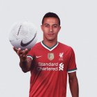 El volante español jugará hasta el 2024 en el Liverpool de Jurgen Klopp.