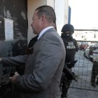 Defensa. Luigi García durante una visita al procesado Daniel Salcedo.