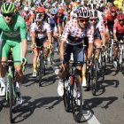 Richard Carapaz (derecha) está a la altura de Tadej Pogacar (izquierda), Sam Bennetty toda la élite del ciclismo mundial