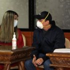 Mendoza junto a su abogada Gabriela Moreira, el día de su detención.