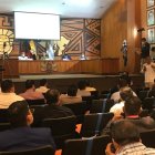 Luis Almeida, delegado del Municipio de Guayaquil, durante su intervención en la sesión.
