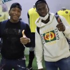 Pervis Estupiñán y Enner Valencia, seleccionados ecuatorianos, a su llegada a la concentración  tricolor.