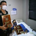 El subteniente Klever Enríquez Zurita y Segundo Loza Jiménez, reciben un reconocimiento por salvar a una mujer en un asalto y balacera en la Garzota.