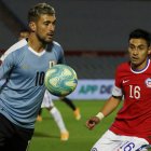 Giorgian De Arrascaeta (i) no estará en el partido ante Ecuador.