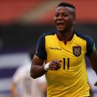 Michael Estrada anotó dos goles en la victoria contra Uruguay por eliminatorias.