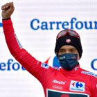 Richard Carapaz lució nuevamente el maillot rojo como líder de la Vuelta a España, tras culminar la séptima etapa.
