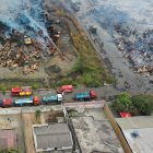 En el incendio. Se necesitó de decenas de tanqueros que abastezcan a los carros de bomberos que participaron de la tarea de controlar el fuego.