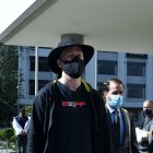 Ola Bino no puede salir del país y se presenta periódicamente ante la Fiscalía.