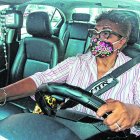 Maritza de la Rosa maneja a la perfección las plataformas digitales con las que trabaja para conseguir pasajeros, gracias a capacitaciones que tomó.