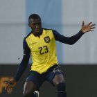 El volante Moisés Caicedo jugaría en el Manchester United.