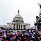 La alcaldesa Muriel Bowser declaró el toque de queda en Washington, donde se presentan los episodios.