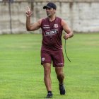 Fabián Bustos, entrenador de Barcelona, alista a su plantilla para la LigaPro y la Copa Libertadores.