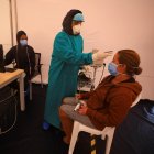 El primero ingresó a Ecuador con una prueba RT-PCR negativa, como exigen las autoridades, el pasado 11 de enero, proveniente de Reino Unido.