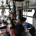 Pandemia. Aunque está establecido que el aforo no debe superar el 50 %, no se cumple en las unidades.