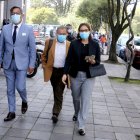 Defensa. Paúl Ocaña acompañó al general retirado Enrique Espinosa de los Monteros a una versión en Fiscalía.