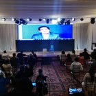 En las inmediaciones del Hotel Mercurie el movimiento UNES espera los resultados electorales.