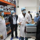 El ministro de Salud aseguró que las vacunas que donó Chile, que permanecen en Guayaquil, serán administradas a personal médico.