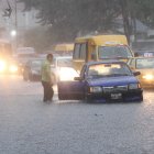 LLUVIA INUNDO LAS CALLES Y CARRO QUE QUEDARON BOTADO EN PLENA AVENIDA 8 DE MARZO DEL 2021 GUAYAQUIL-ECUADOR