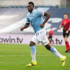 Felipe Caicedo, delantero ecuatoriano de la Lazio, celebra el gol de la victoria ante el Crotone.