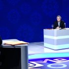 Candidatos. No siempre estuvieron solos. En las pausas, sus asesores los aconsejaron.