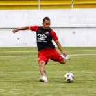 Édison Vega, mediocampista oriental, ya entrena con su nuevo equipo pensando en la próxima fecha de la LigaPro.