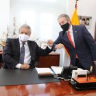 El presidente Lenín Moreno y el exministro de Salud, Juan Carlos Zevallos.