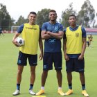 Luis Fernando León (i) pelea por ganarse un puesto en la selección nacional. Estrada (c) y Plata (d) son fijos.