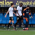 Mouctar Diakhaby se retira de la cancha después de denunciar un acto racista
