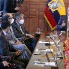 El mismo presidente electo, Guillermo Lasso, ha delineado un grupo cercano cuyos nombres podrían estar en la lista para el gabinete. Juan Carlos Holguín, Iván Correa y Aparicio Caicedo acompañaron a Lasso a la cita con el presidente Lenín Moreno, y a la visita a Iván Duque, en Bogotá.