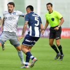 Sebastián Rodríguez, volante de Emelec, intentó generar, pero no lo hizo con frecuencoa en la primera parte.