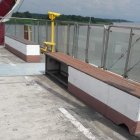 Las bancas en las zonas de descanso lucen dañadas y despintadas.