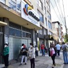 EN LOS EXTERIORES DEL BIESS SE OBSERVA MUCHAS PERSONAS HACIENDO FILA PARA REALIZAR DIFERENTES TRAMITES 



11 de agosto 2020

KARINA DEFAS 

Agencia (ag-expreso ag-extra ag-quito)