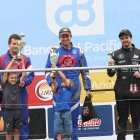 Henry Taleb (c) lideró la categoría Profesional, su hijo le entregó el trofeo. Empezó a sumar para repetir el título en la general.