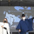 El presidente Lasso recibió otro bastón de mando por parte de la comunidad.